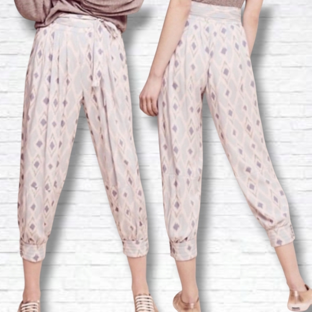 Anthropologie Cream and Gray Patterned Cropped Pants